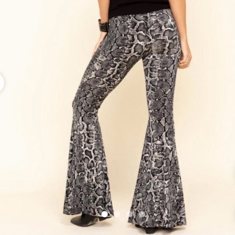 Show Me Your MuMu Black and Gray viper Snakeskin Flare leggings Pants size small